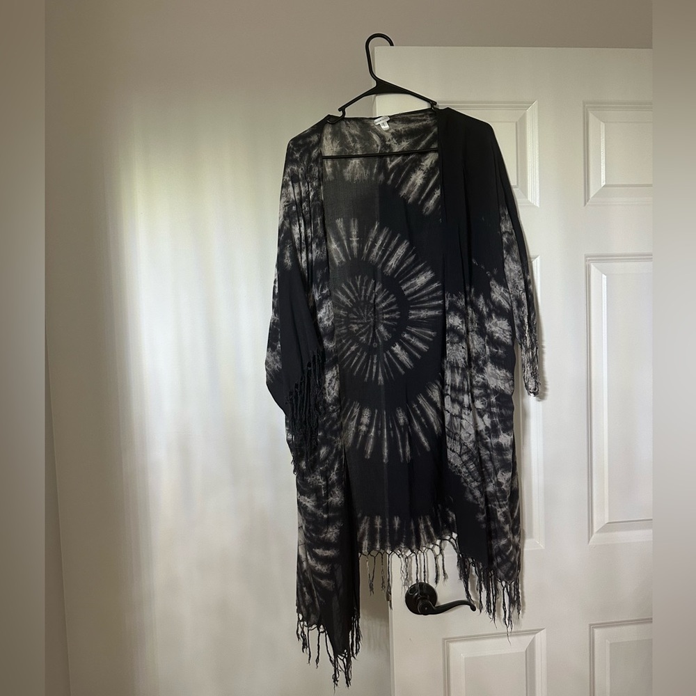 Chic Black and White Tie-Dye Kimono